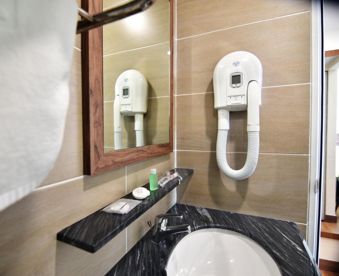 Yangtze Hotel 长江酒店 Τζόχορ Μπάχρου Εξωτερικό φωτογραφία