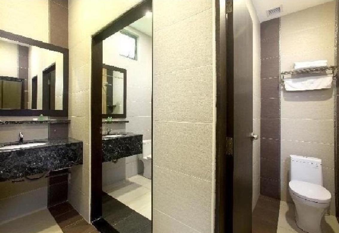 Yangtze Hotel 长江酒店 Τζόχορ Μπάχρου Εξωτερικό φωτογραφία